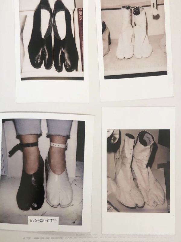 Архивные полароидные снимки культовых таби Maison Margiela: чёрные и белые пары с раздвоенным носом