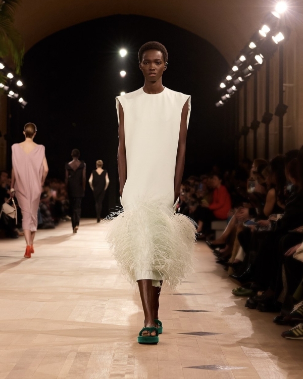 Невеста Chanel, Balenciaga, Dior. Какими свадебными образами